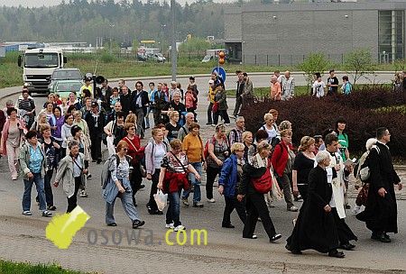 <h2><a href='news,14888,1.html'>Pielgrzymi przejd� przez Osow�</a></h2>